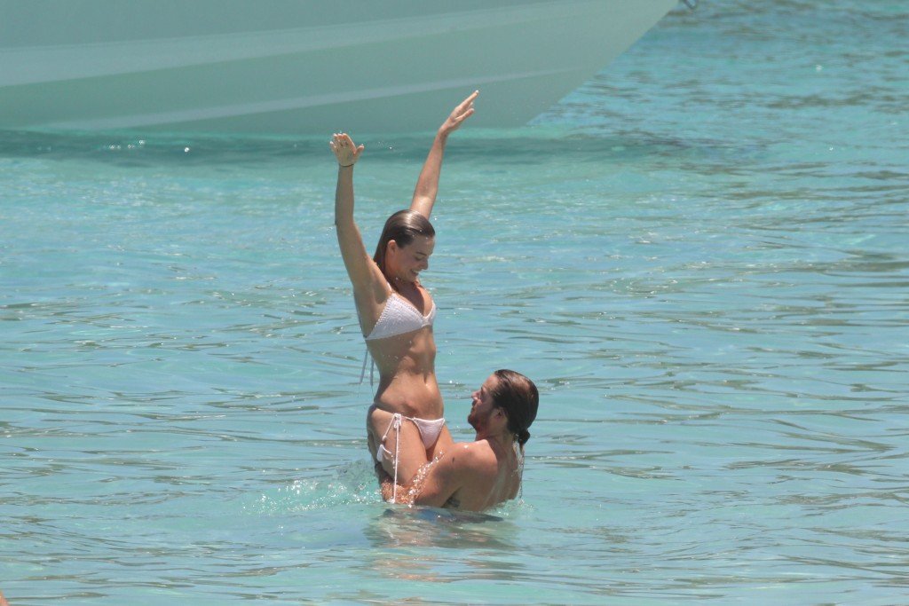 Margot Robbie en Bikini 27
