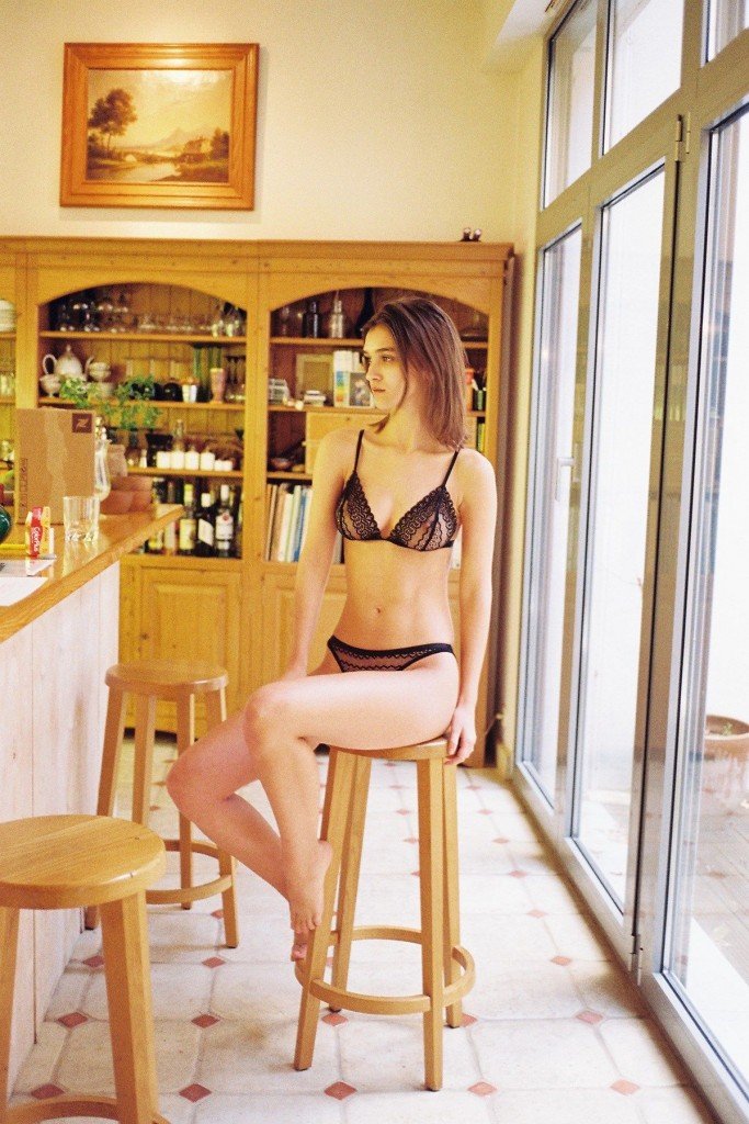 Paula Bulczynska Topless & Sexy 7