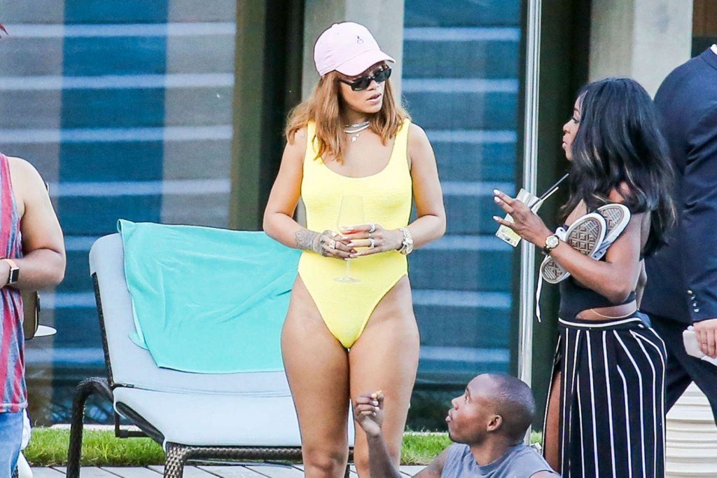 Rihanna Sexy 2