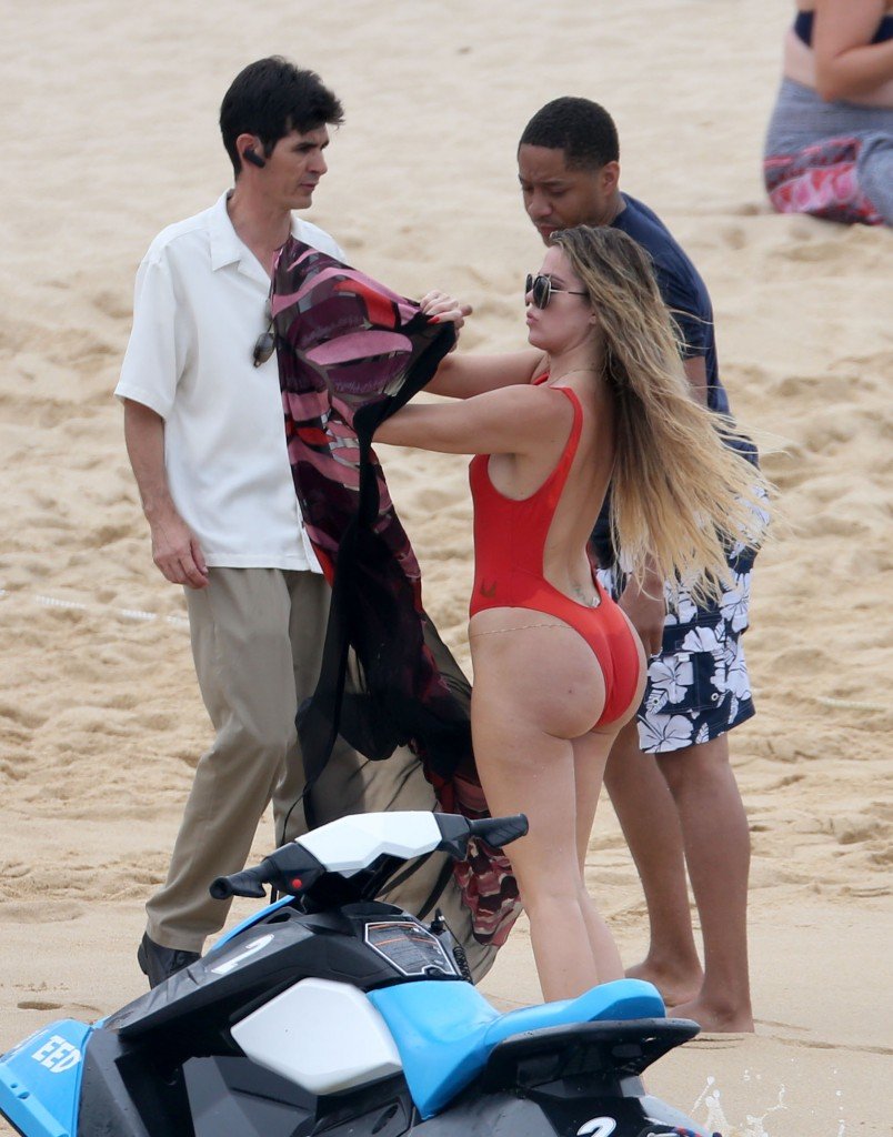 Khloe Kardashian Ass Pics 6