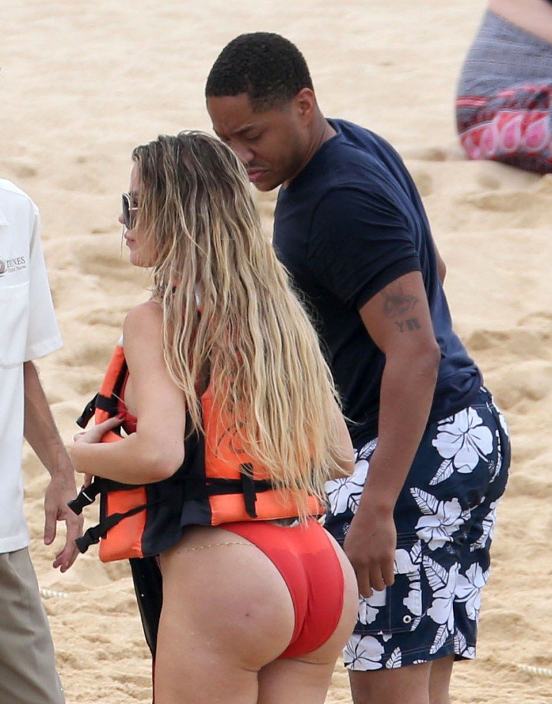 Khloe Kardashian Ass Pics 8