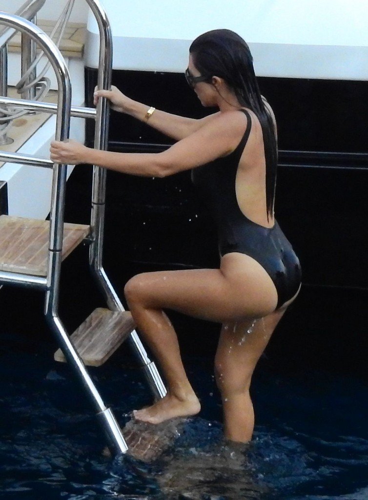 Kourtney Kardashian Sexy 7