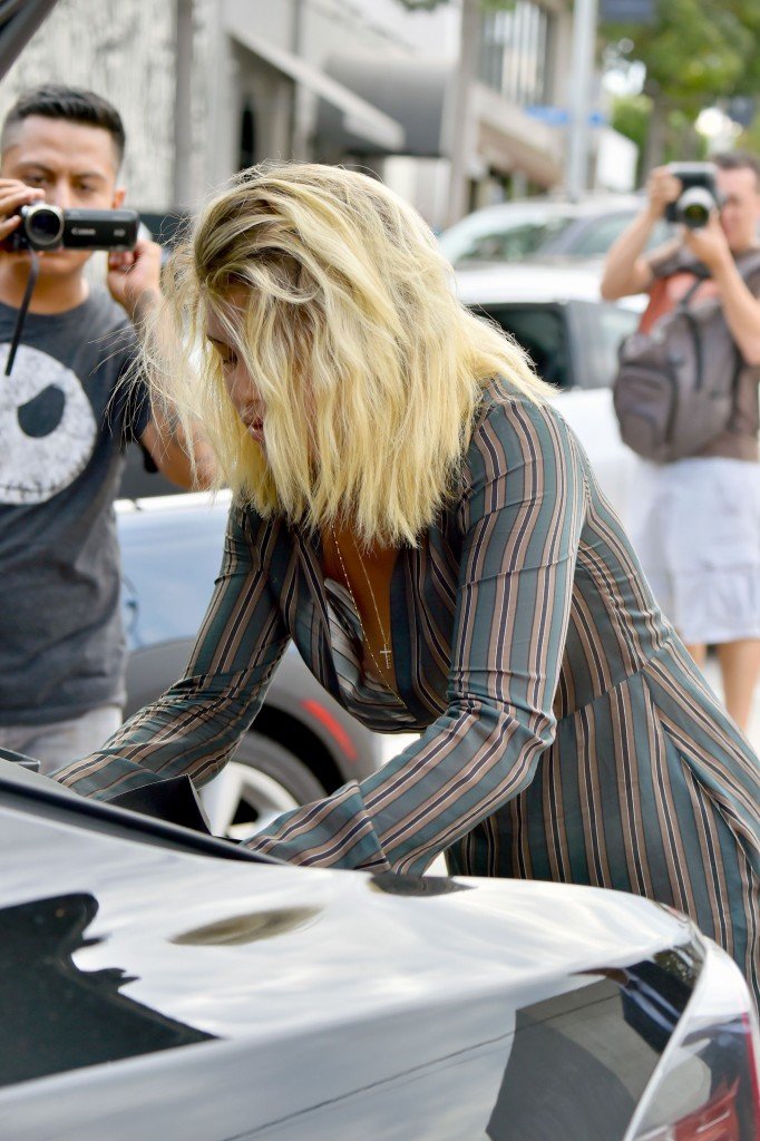 Sofia Richie Braless 20