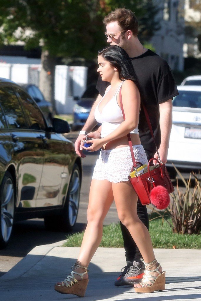 Ariel Winter Ass 10