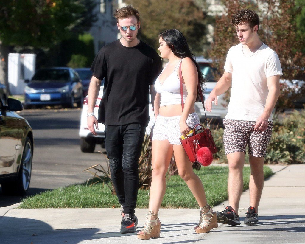 Ariel Winter Ass 8