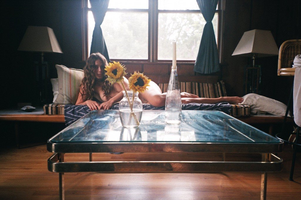 Lola Kirke Nude 12