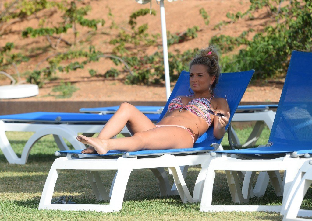 Zara Holland Sexy 30