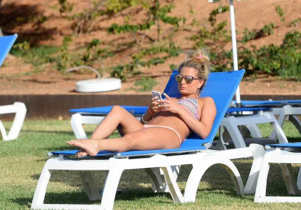 Zara Holland Sexy 34