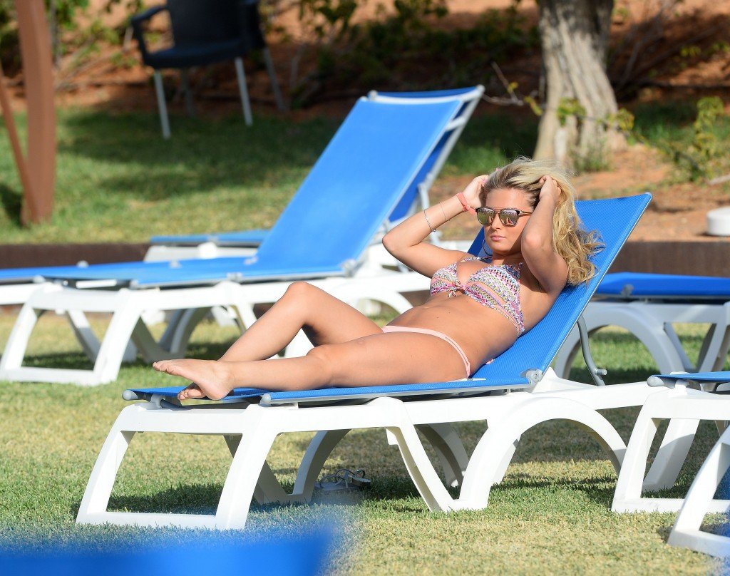 Zara Holland Sexy 38