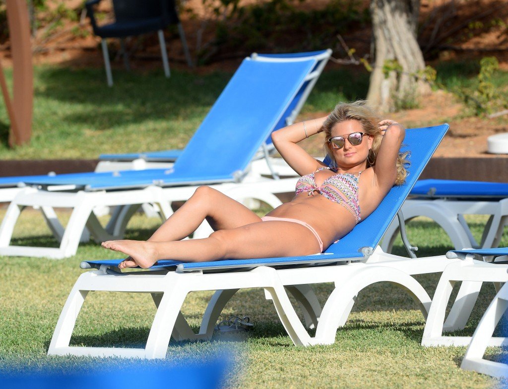 Zara Holland Sexy 39