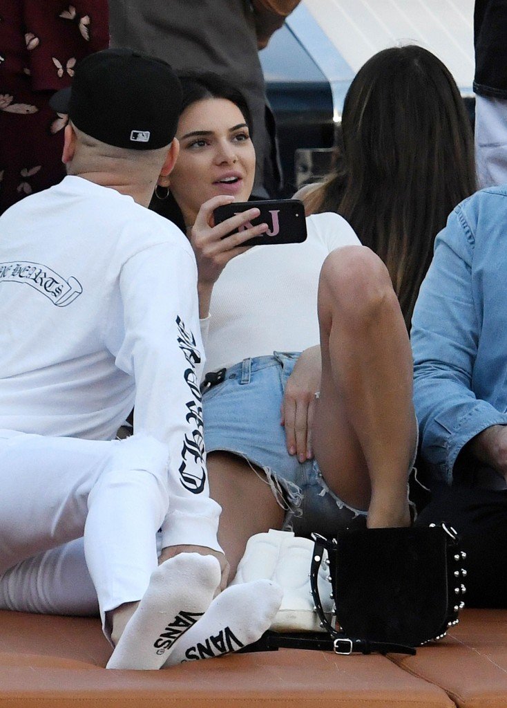 Kendall Jenner sin sujetador 7