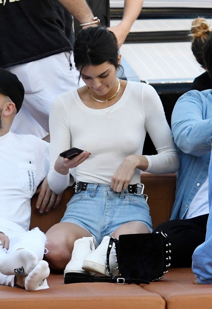 Kendall Jenner sin sujetador 8