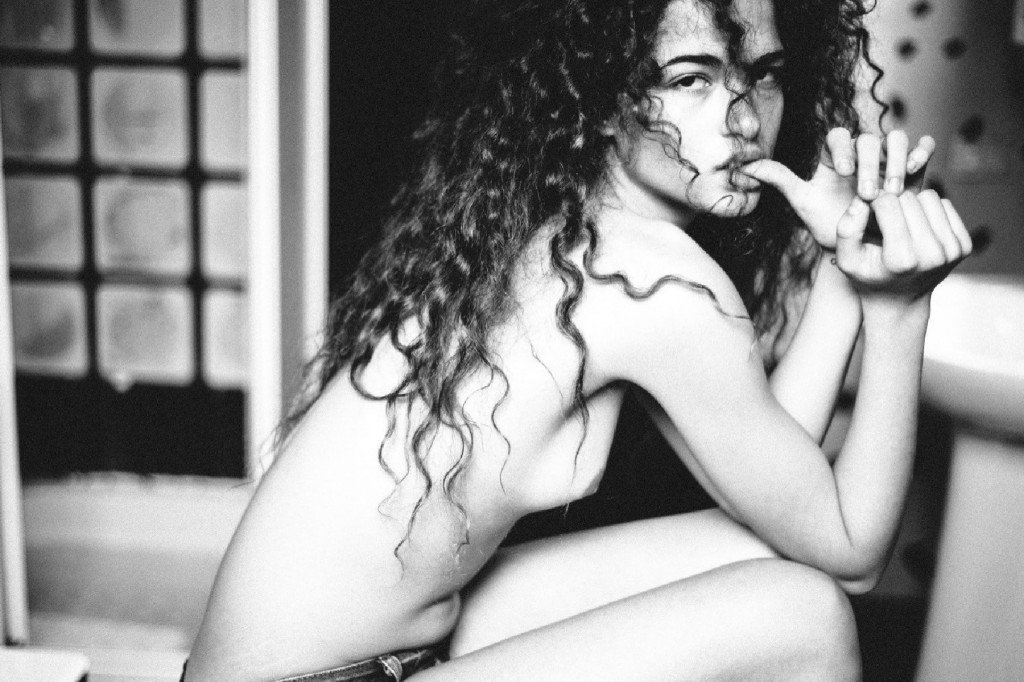 Chiara Scelsi Sexy Topless thefappening.so 15