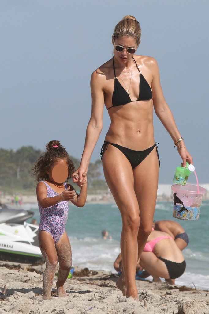 Doutzen Kroes Sexy thefappening.so 24