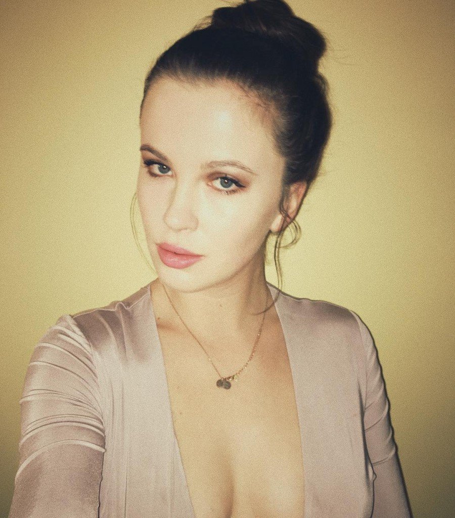 Escote de Ireland Baldwin thefappening.so 2