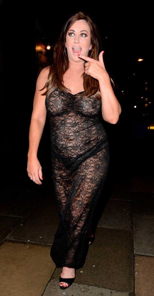 Lisa Appleton sin sujetador 5