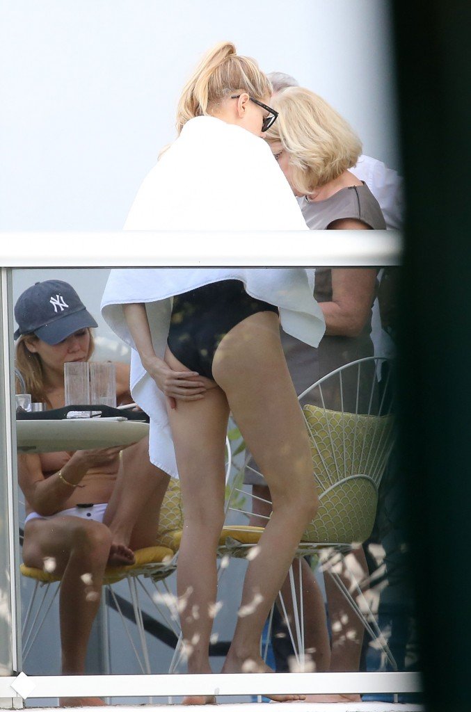 Charlotte McKinney Sexy 5 thefappening.so