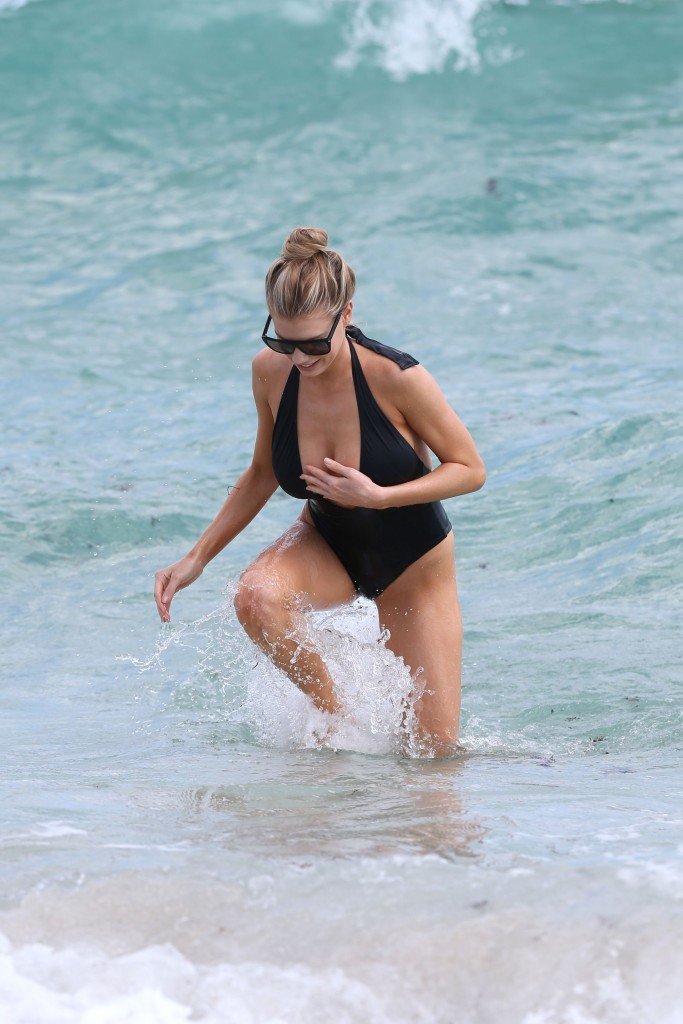 Charlotte McKinney Sexy 94 thefappening.so