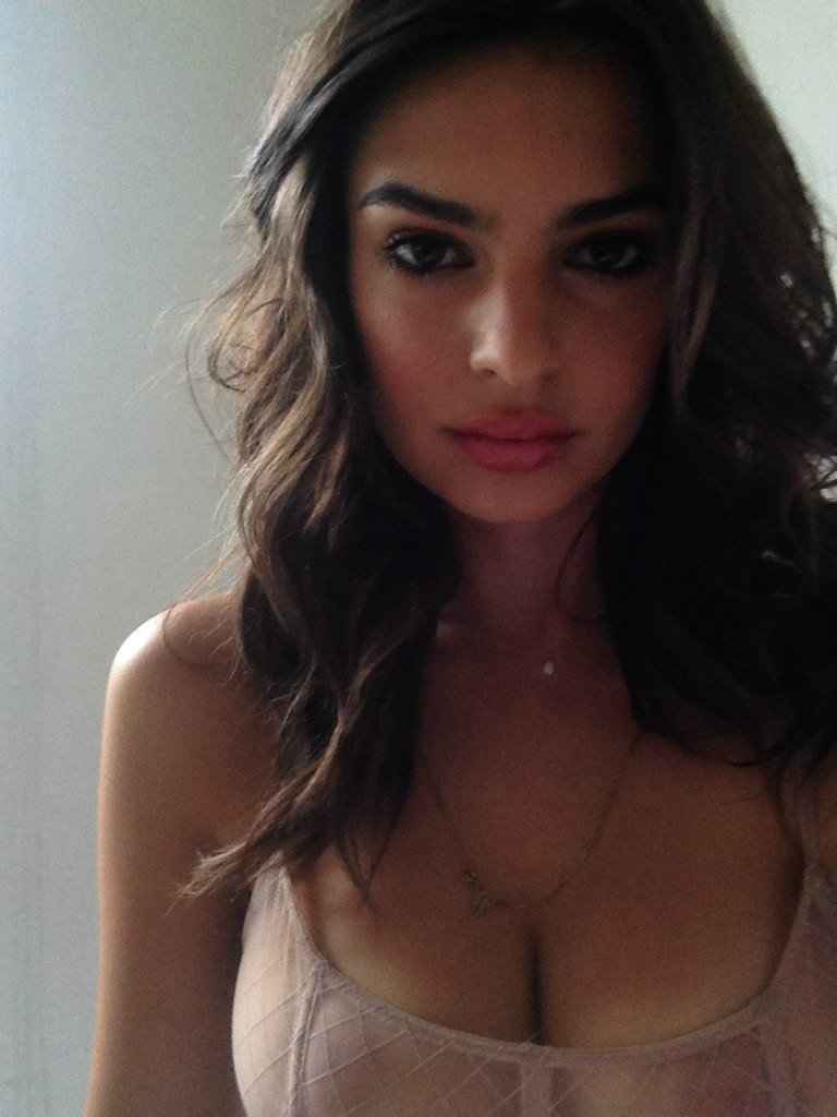 Emily Ratajkowski New Leaked Photos 156 thefappening.so