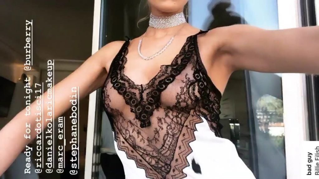 Stella Maxwell Transparente Desnuda