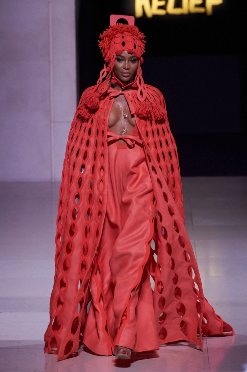 Naomi Campbell Transparente Desnuda